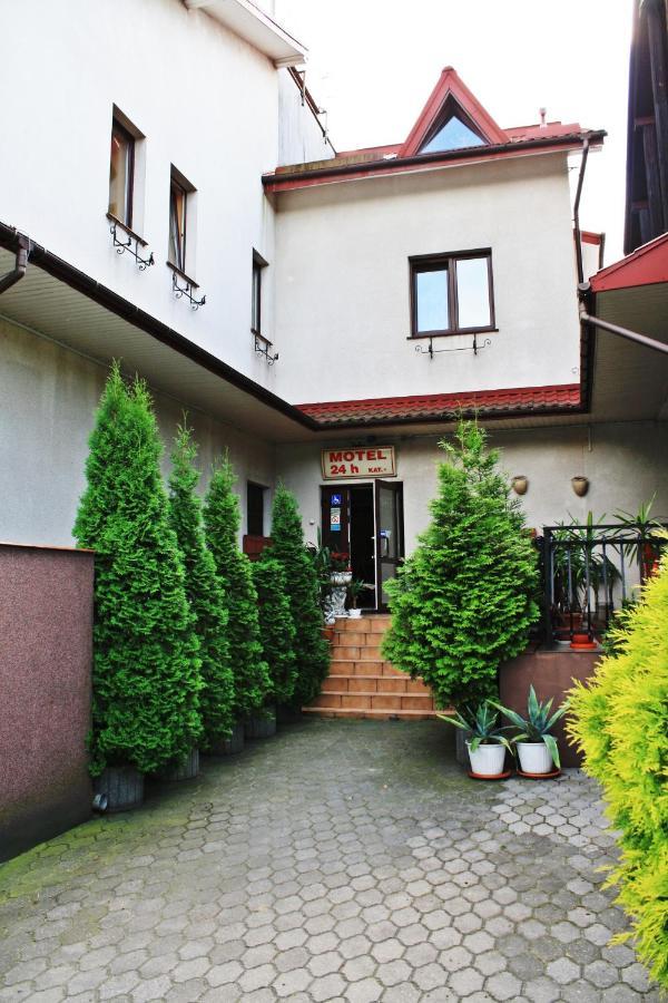 Hotelowe Pokoje J.Bukowiecka Tuszyn Exterior photo